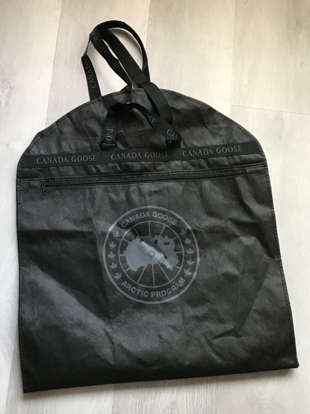 CANADA GOOSE GARMENT BAG BLACK VERSITILE HANDEL